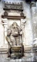 Steinfigur des Gottes Ganesha, am Eingangsportal des Sri Kamadchi Ampal Tempels, Hamm; 12/2001